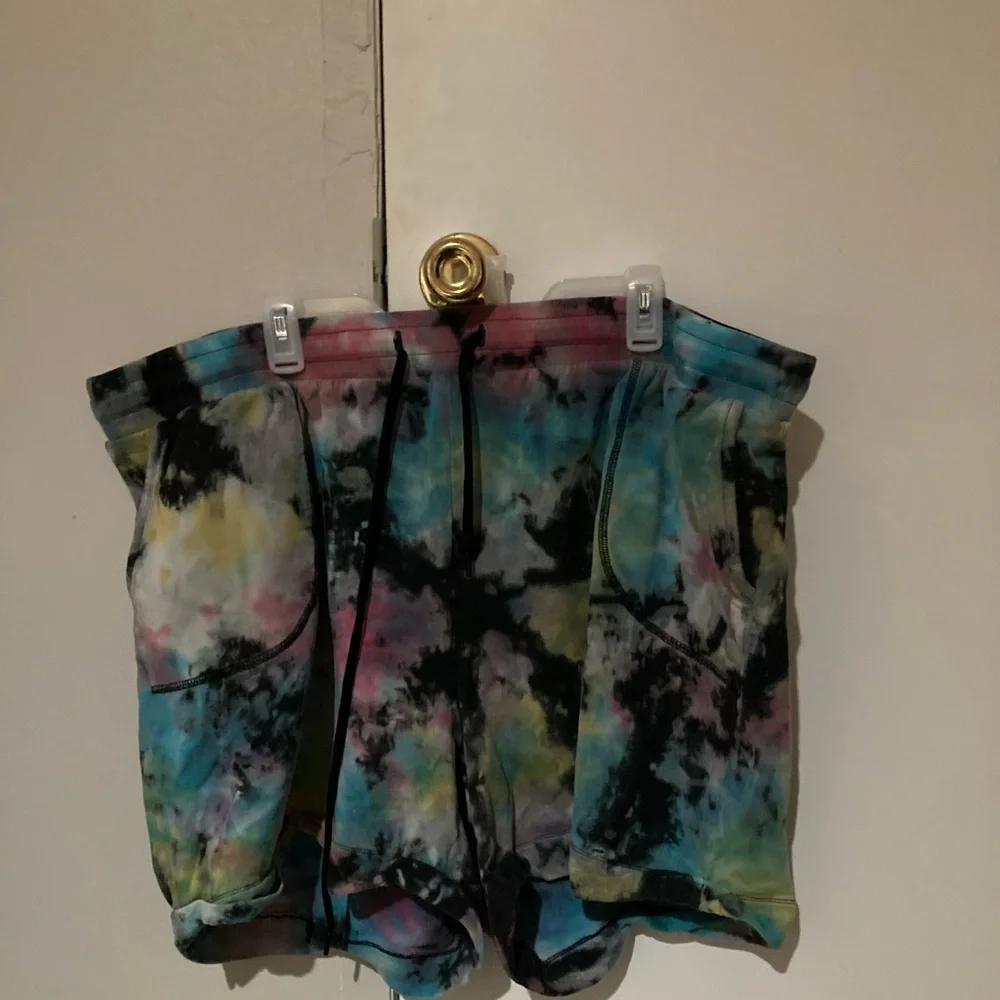 Womens torrid size 4 shorts very comfortable - Picture 2 of 2